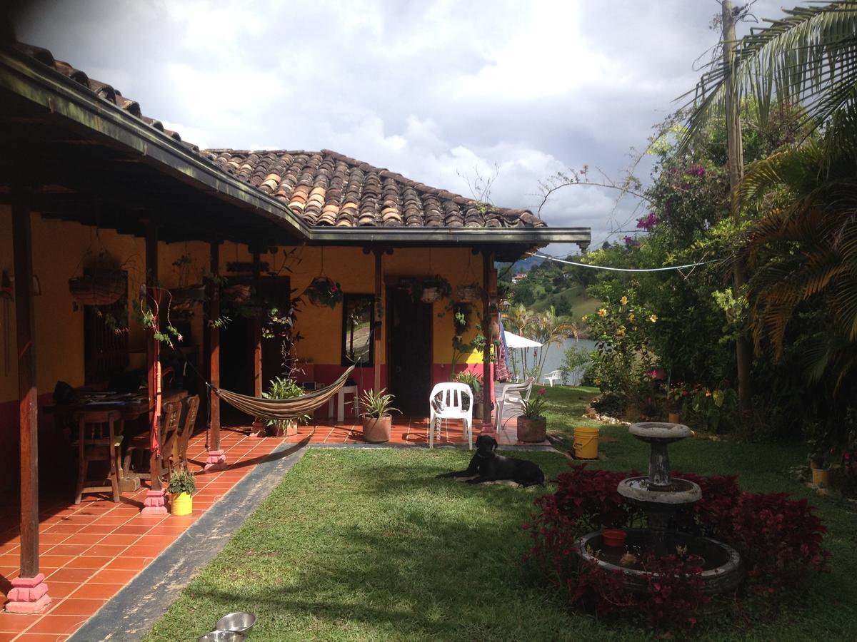 Casa Finca Tipica The Lake Hotel Guatape Bagian luar foto