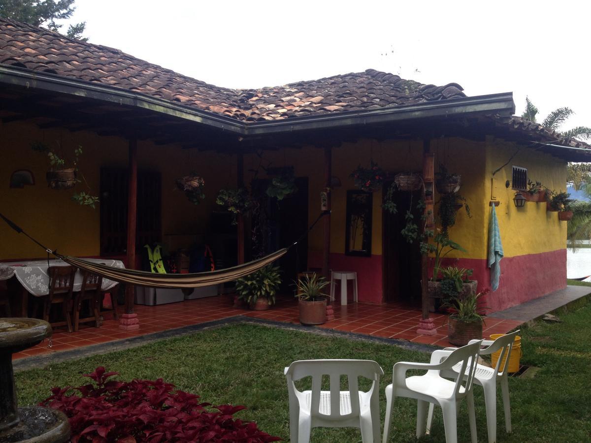 Casa Finca Tipica The Lake Hotel Guatape Bagian luar foto