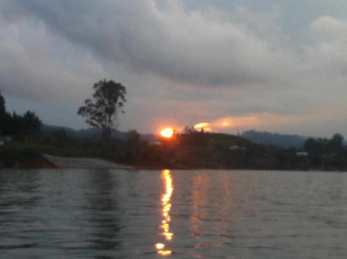 Casa Finca Tipica The Lake Hotel Guatape Bagian luar foto